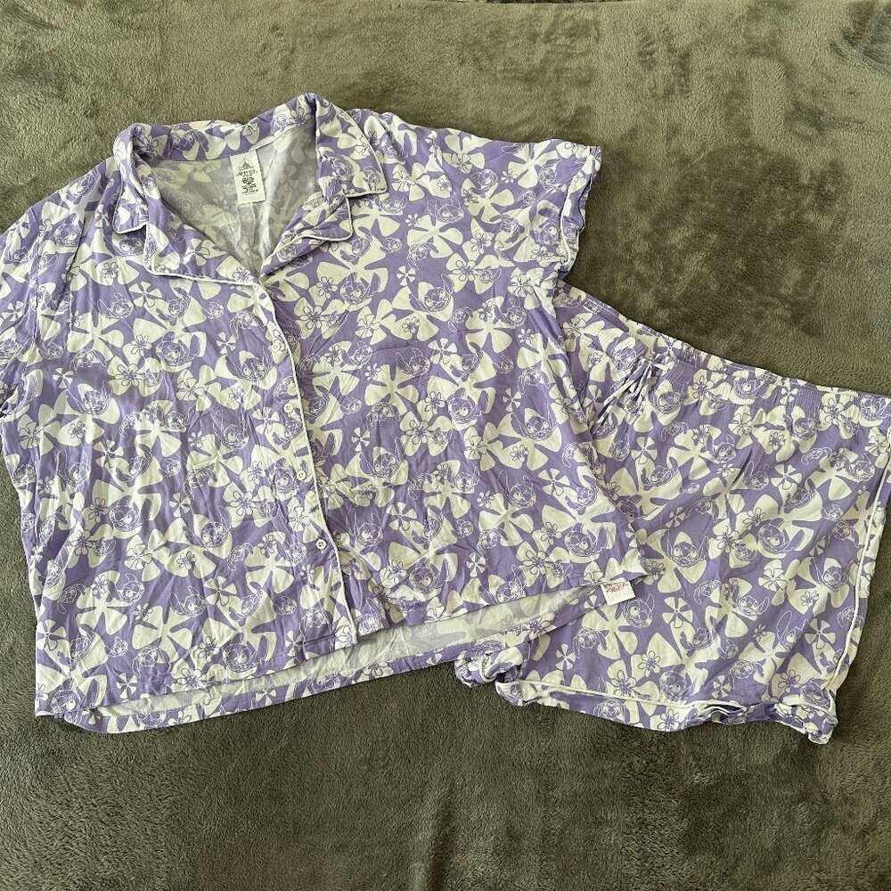 Disney Stitch Women's Pajamas Set 2X 2XL Purple Shorts Shirt Hawaiian Flower